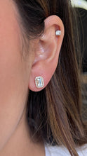 Cargar imagen en el visor de la galería, Aretes en oro amarillo 14k con aguamarina y diamantes.