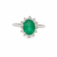 Cargar imagen en el visor de la galería, Anillo en oro blanco 14k con esmeralda y diamantes.