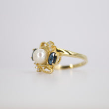 Cargar imagen en el visor de la galería, Anillo en oro amarillo 14k con Perla,diamantes y zafiros.
