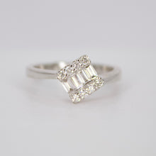 Cargar imagen en el visor de la galería, Anillo en oro blanco 14k con diamantes.
