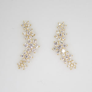 Aretes flores en oro amarillo 14k con zirconias.