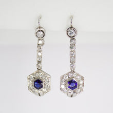 Cargar imagen en el visor de la galería, Aretes en oro blanco 14k con zafiro y diamantes.