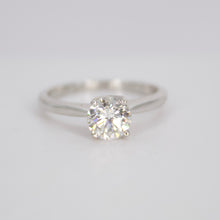 Cargar imagen en el visor de la galería, Anillo en oro blanco 14k con diamante.