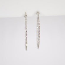 Cargar imagen en el visor de la galería, Arracadas en oro blanco 14k con diamantes