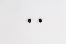 Cargar imagen en el visor de la galería, Aretes en oro amarillo 14k con zafiro y diamantes.