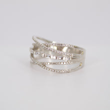 Cargar imagen en el visor de la galería, Anillo en oro blanco 14k con diamantes.