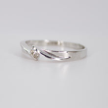 Cargar imagen en el visor de la galería, Anillo en oro 14k con diamante.