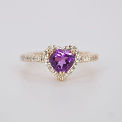Anillo en rosa 14k con amatista y diamantes.