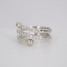 Cargar imagen en el visor de la galería, Anillo en oro blanco 14k con diamantes.