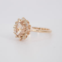 Cargar imagen en el visor de la galería, Anillo oro rosa 14k con morganita y diamantes.
