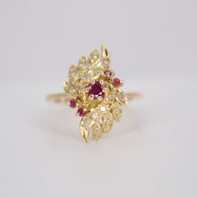 Cargar imagen en el visor de la galería, Anillo en oro amarillo 14k con rubí y diamantes.