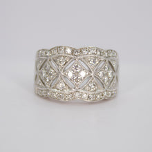 Cargar imagen en el visor de la galería, Anillo en oro blanco 14k con diamantes.