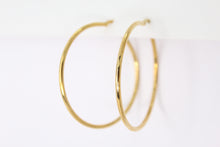 Cargar imagen en el visor de la galería, Arracada en oro amarillo de 14k.
