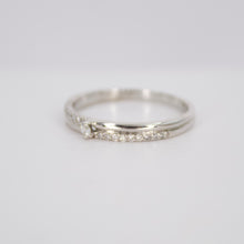 Cargar imagen en el visor de la galería, Anillo en oro blanco 14k con diamantes.