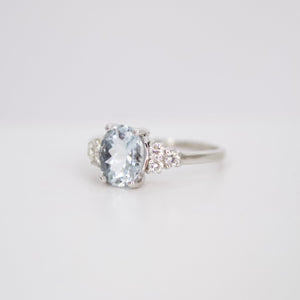 Anillo en oro amarillo 14k con aguamarina y diamantes. (Copiar)