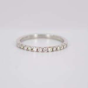 Churumbela en oro blanco 14k con diamantes.