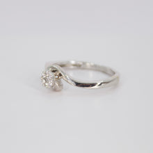 Cargar imagen en el visor de la galería, Anillo en oro blanco 14k con diamantes.