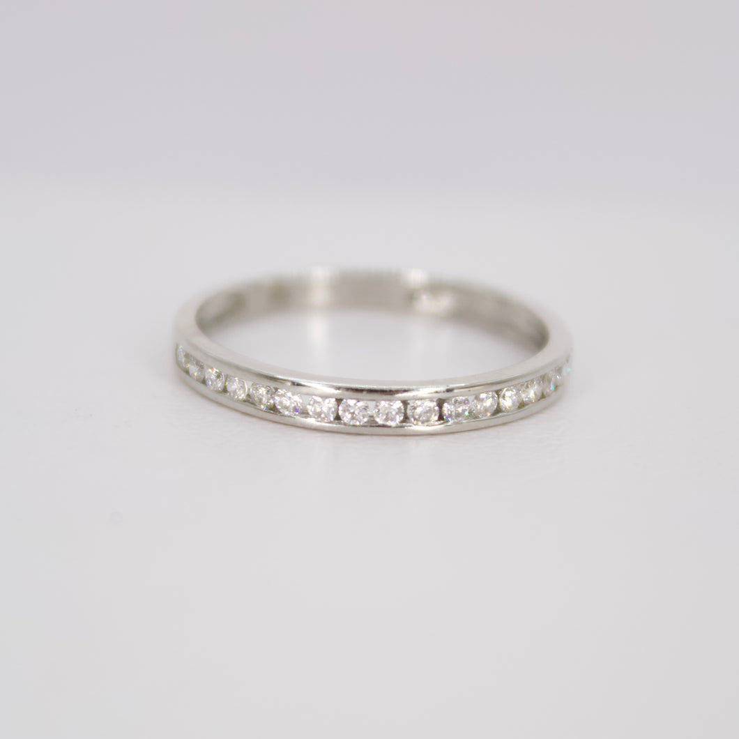 Churumbela en oro blanco 14k con diamantes.