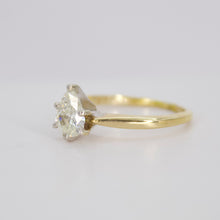 Cargar imagen en el visor de la galería, Anillo en oro amarillo 14k con diamante.