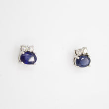 Cargar imagen en el visor de la galería, Aretes en oro blanco 14k con zafiro y diamantes.