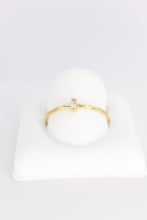 Cargar imagen en el visor de la galería, Anillo en oro amarillo con zirconia.