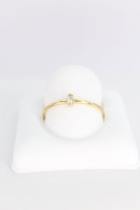 Anillo en oro amarillo con zirconia.
