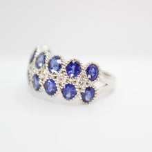 Cargar imagen en el visor de la galería, Churumbela en oro blanco 18k con zafiro y diamantes.