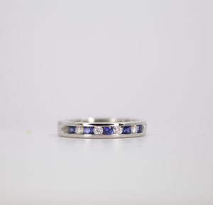Churumbela en oro blanco 14k con zafiro y diamantes.