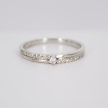 Cargar imagen en el visor de la galería, Anillo en oro blanco 14k con diamantes.