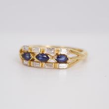 Cargar imagen en el visor de la galería, Churumbela en oro amarillo 14k con zafiro y diamantes.