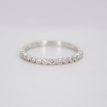 Cargar imagen en el visor de la galería, Churumbela en oro blanco 14k con diamantes.