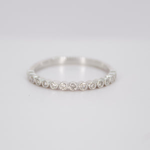 Churumbela en oro blanco 14k con diamantes.