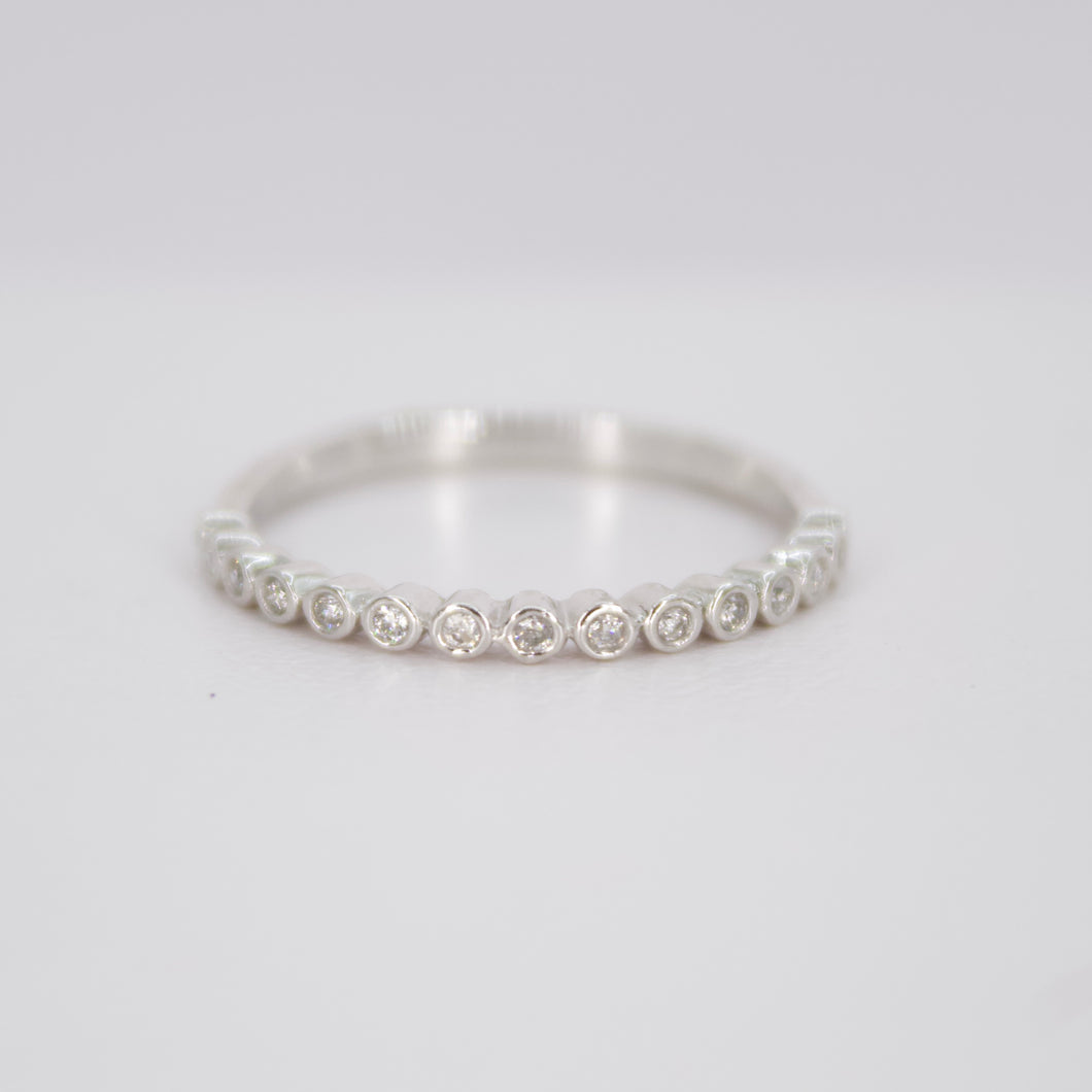 Churumbela en oro blanco 14k con diamantes.