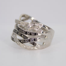 Cargar imagen en el visor de la galería, Anillo en oro blanco 14k con diamantes.
