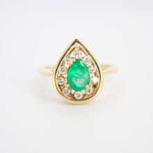 Cargar imagen en el visor de la galería, Juego en oro amarillo 14k con esmeralda y diamantes.