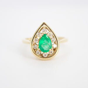 Juego en oro amarillo 14k con esmeralda y diamantes.