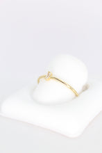 Cargar imagen en el visor de la galería, Anillo en oro amarillo con zirconia.