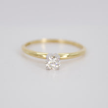 Cargar imagen en el visor de la galería, Anillo en oro amarillo 14k con diamantes.