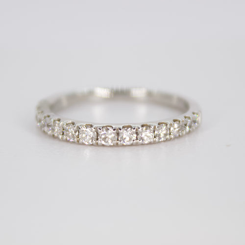 Churumbela en oro blanco 14k con diamantes.