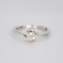 Cargar imagen en el visor de la galería, Anillo en oro blanco 14k con diamantes.