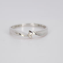 Cargar imagen en el visor de la galería, Anillo en oro 14k con diamante.