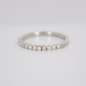 Churumbela en oro blanco 14k con diamantes.