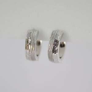 Aretes huggies en oro facetado 14kz