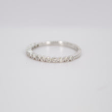 Cargar imagen en el visor de la galería, Churumbela en oro blanco 14k con diamantes.
