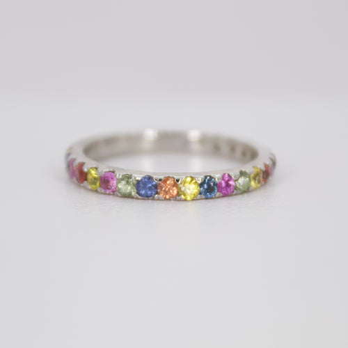 Churumbela en oro blanco 14k con zafiros.