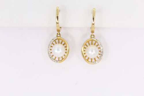 Aretes en oro amarillo 14k con Perla y diamantes.