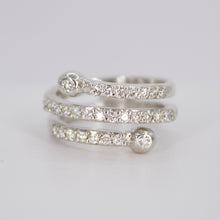 Cargar imagen en el visor de la galería, Anillo en oro blanco 14k con diamantes.