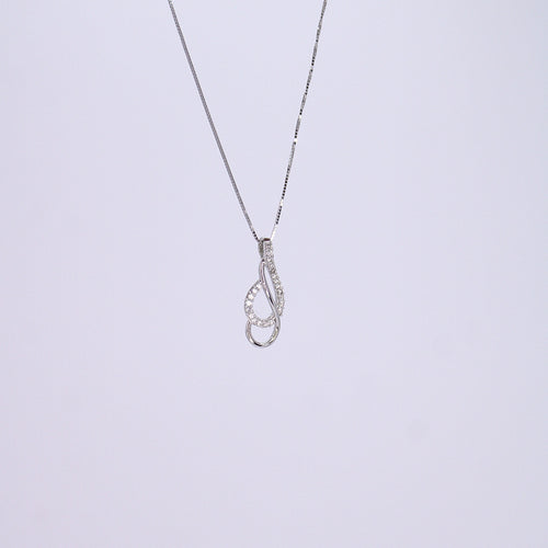 Gargantilla en oro blanco 14k con diamantes.