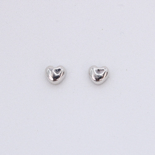 Broquel corazón en oro blanco de 14k.