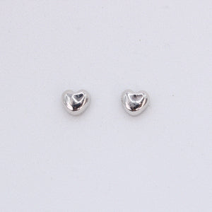 Broquel corazón en oro blanco de 14k.